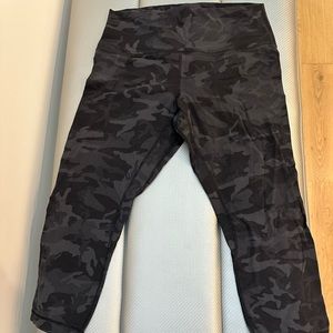 Lululemon leggings in black and gray - 3/4 length , size 10
